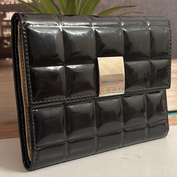 Authentic CHANNEL Bifold wallet..Nice pice In good condition a stunning - Picture 15 of 15